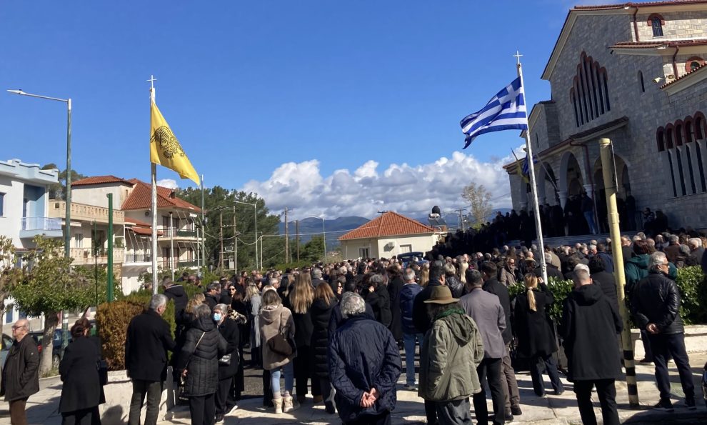 Ράγισαν και οι πέτρες στην εξόδιο Ακολουθία της Αριστέας Καζάκου