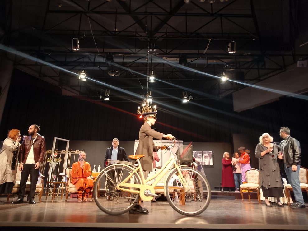 Τελευταίες παραστάσεις για το «Δείπνο για Οχτώ στις Οχτώ»