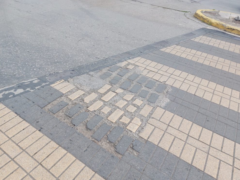 Τι απαντά ο δήμαρχος Καλαμάτας για τα προβλήματα με τους κυβόλιθους