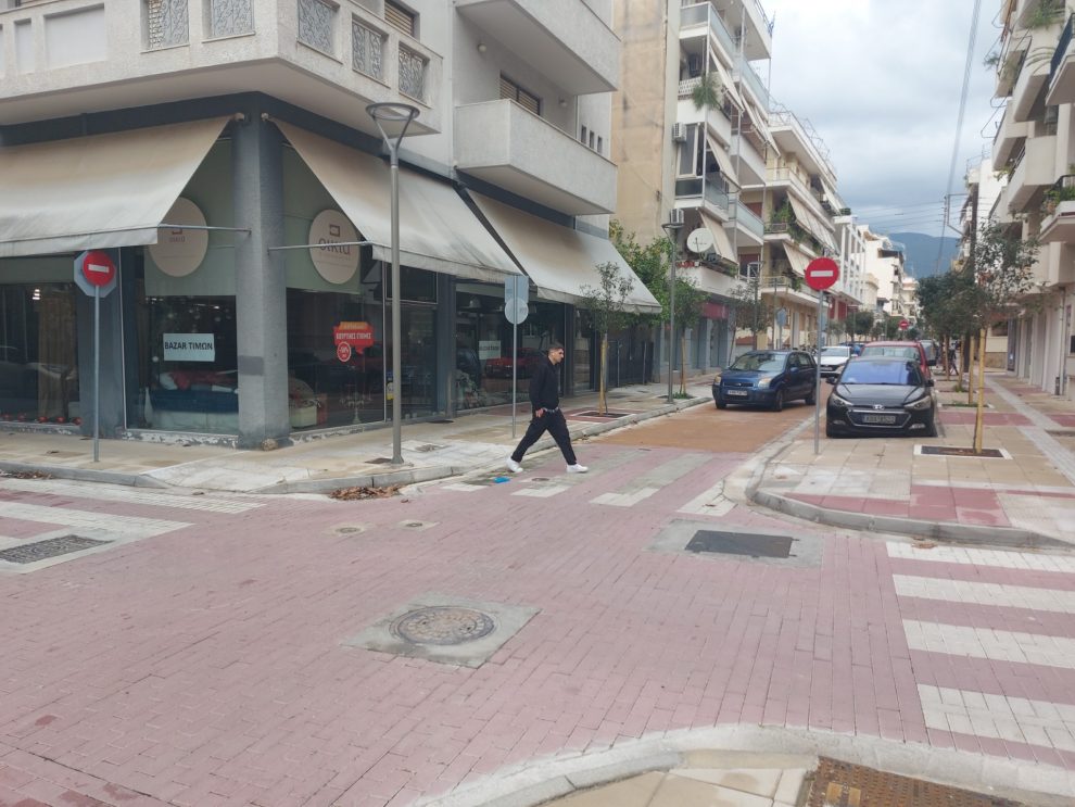 Γιατί δεν τοποθετήθηκαν ξανά οι οδοδείκτες;