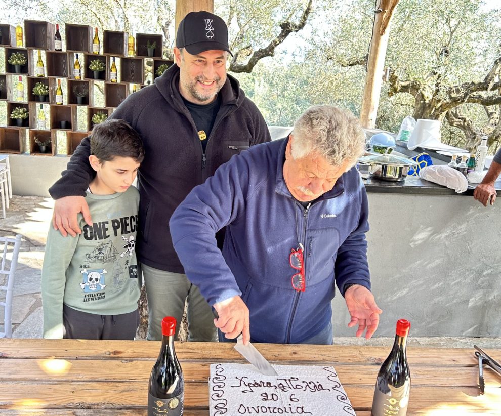 Οινοποιία Ψαρούλη: Με Λευτέρη Λαζάρου η κοπή της πίτας