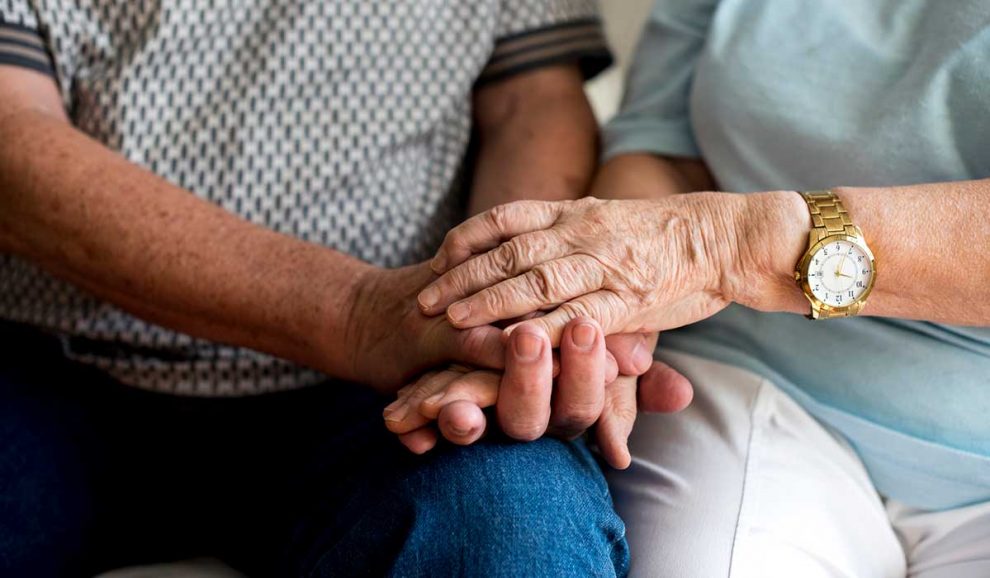 “Συμβαίνει κι αυτό στη ζωή, οι άνθρωποι να γίνονται πιο χρήσιμοι, ανεκτίμητοι, όταν είναι ανήμποροι για τα συνήθη”