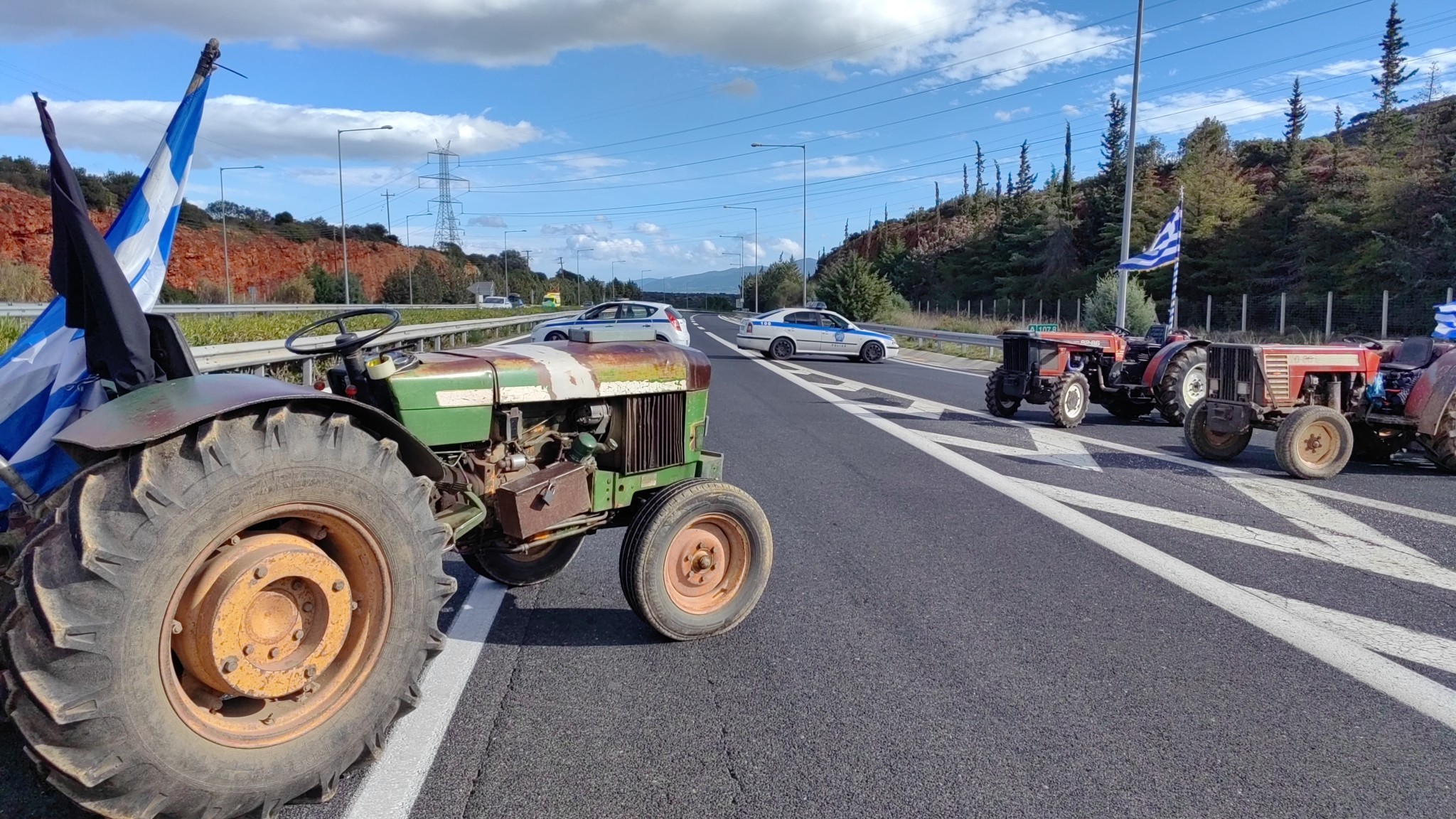 Παραμένει κλειστός από το μπλόκο, ο αυτοκινητόδρομος Κόρινθος – Τρίπολη – Καλαμάτα