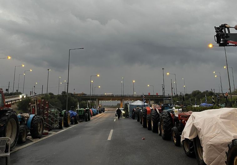 Μεσσηνία: Αποχώρησαν απογοητευμένοι αλλά  συσπειρωμένοι οι αγρότες του μπλόκου της Θουρίας