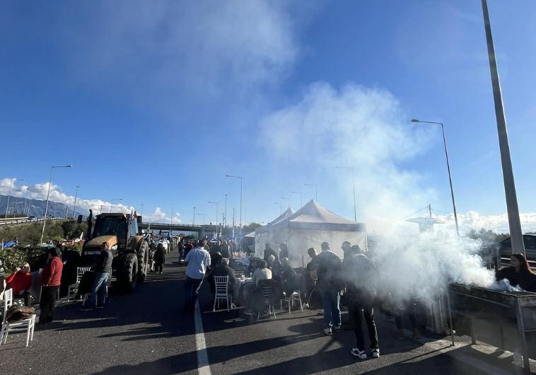 Στο μπλόκο υποδέχτηκαν το 2026 οι αγρότες της Μεσσηνίας