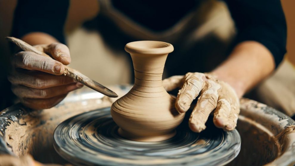 Εργαστήρια Κεραμικής για τους νέους στην Καλαμάτα