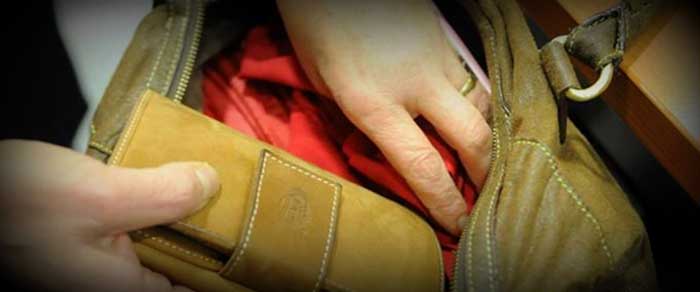 Καλαμάτα: 53χρονος μπήκε σε κατάστημα και έκλεψε πορτοφόλι