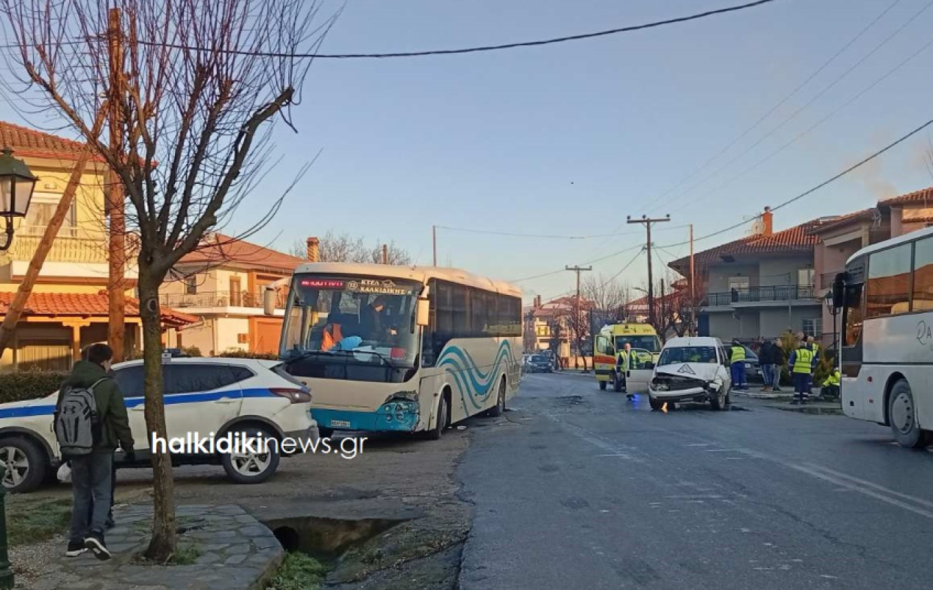 Βαν συγκρούστηκε με λεωφορείο που μετέφερε μαθητές στο σχολείο στη Χαλκιδική