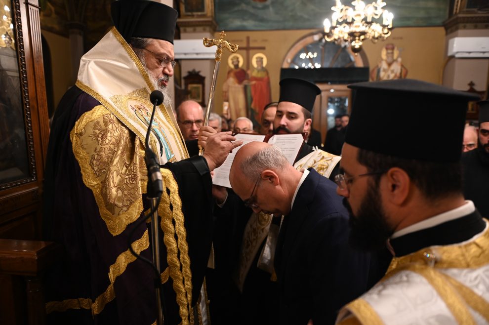 Χειροθεσία Άρχοντος Οφφικιάλιου από τον Μεσσηνίας Χρυσόστομο