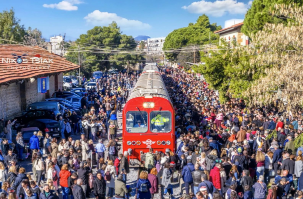 Η Καλαμάτα αγκάλιασε το πρώτο τρένο που έφτασε στο Σιδηροδρομικό Σταθμό έπειτα από 10 χρόνια
