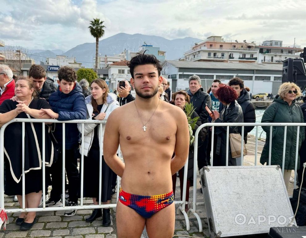 Καλαμάτα: Ο 16χρονος Ιωάννης Ζησιμόπουλος έπιασε τον Τίμιο Σταυρό