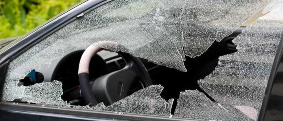 Αγ. Νικόλαος Μπούκας: Έσπασαν το αυτοκίνητο και έκλεψαν πράγματα  από αυτοκίνητο γνωστού δημοσιογράφου