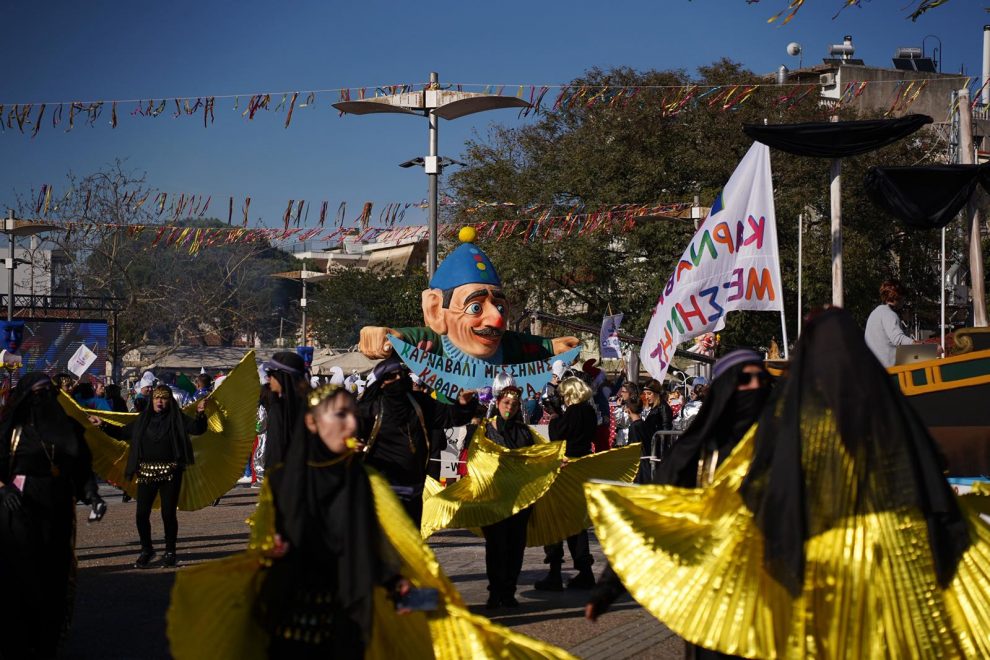 Χιλιάδες κόσμου στη Μεσσήνη για το 166ο Νησιώτικο Καρναβάλι