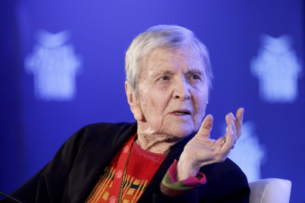 «Ποτέ μην αφήνετε την ιδεολογία σας να διορθώνει τα γεγονότα. Τα γεγονότα είναι οι μόνοι αφέντες της επιστήμης»