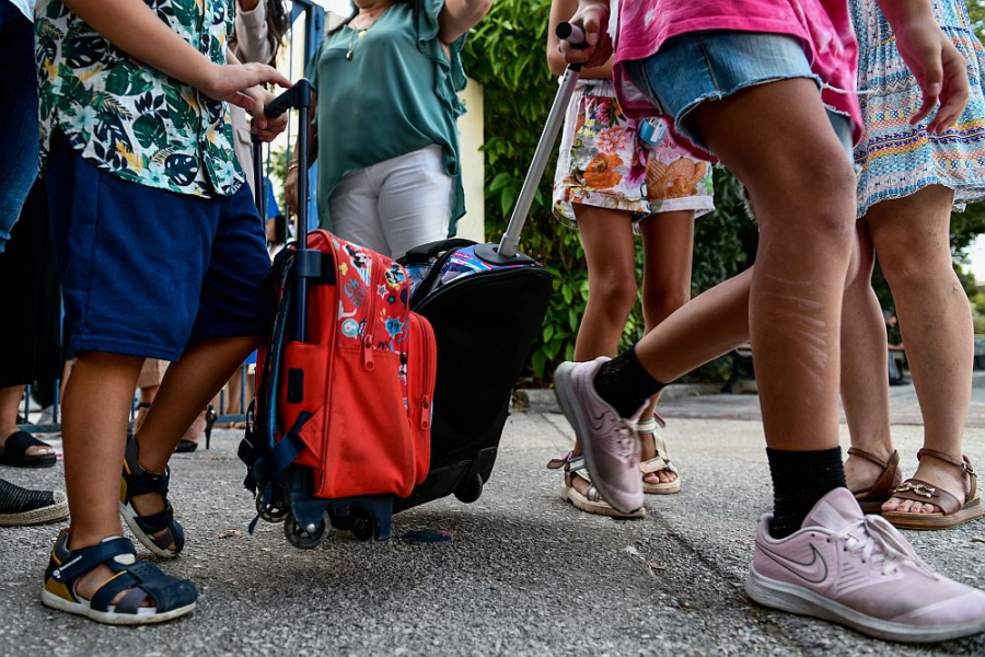 Διαμαρτύρονται γονείς για επιλογή  μικρών μαθητών σε εκδρομή Δημοτικού