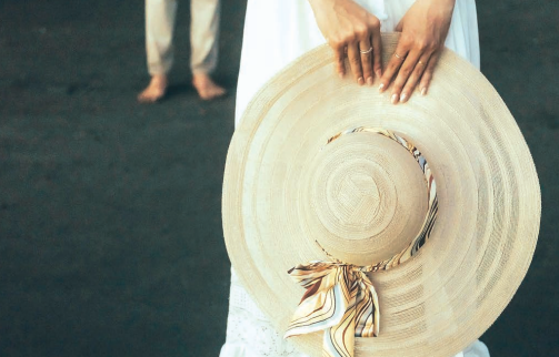 «Οι ανθρώπινες σχέσεις είναι ανυπόφορες. Όταν είναι πραγματικές, είναι δύσκολες και όταν είναι εύκολες, δεν είναι πραγματικές. Η ανθρώπινη ψυχή δημιουργήθηκε για ένα ταξίδι στη μοναξιά»