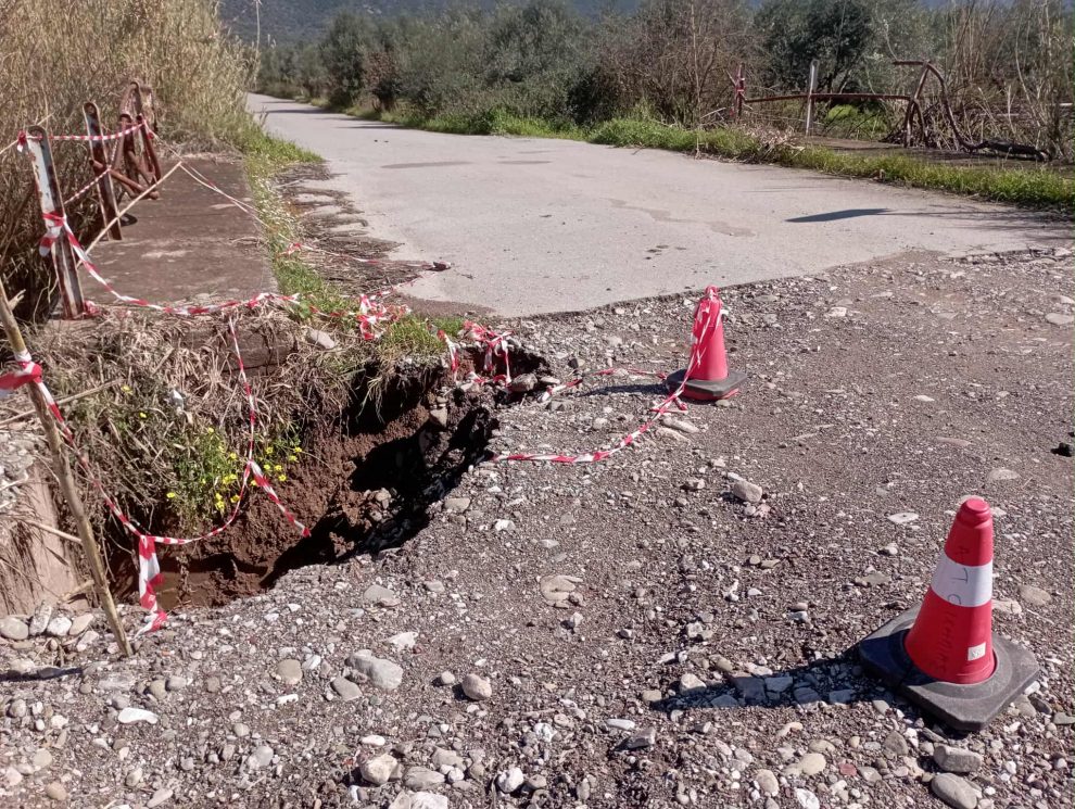 «Βομβαρδισμένο» τοπίο ο δρόμος που ενώνει τον Άγιο Φλώρο με τη Βαλύρα