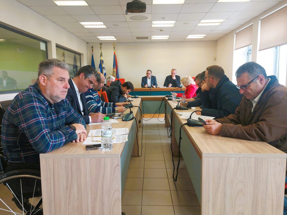 Δημοτική Επιτροπή Καλαμάτας: Διαφωνίες για τα οικονομικά και τους κυβόλιθους