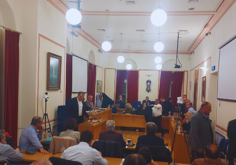 Θ. Βασιλόπουλος: «Δε θέλουμε ένας δημοτικός σύμβουλος να χάνει το  αξίωμά του – Θα συνεχίσουμε με διακοπές όταν απαιτείται»