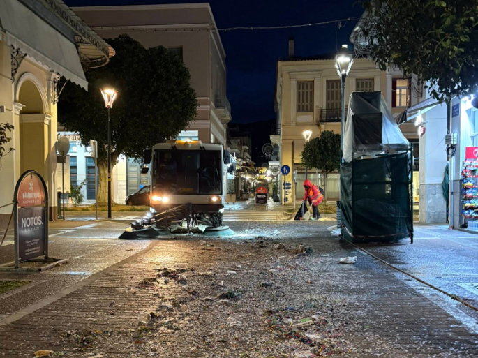 Οι άνθρωποι που καθάρισαν από τα ξημερώματα την Καλαμάτα