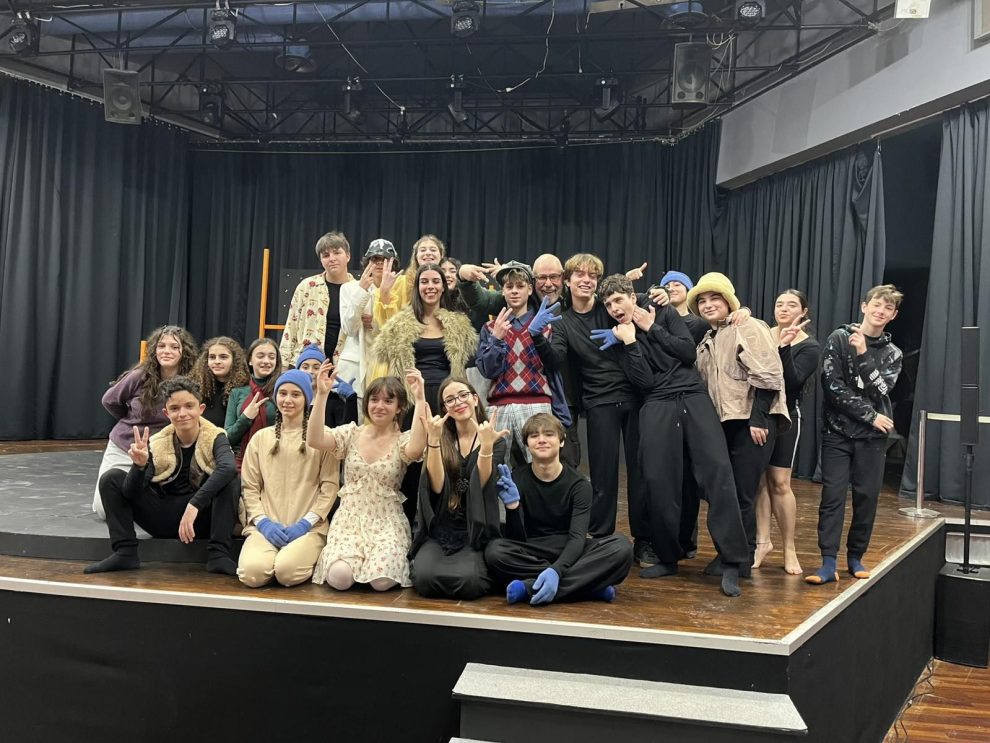 Πειραματική Σκηνή Καλαμάτας: Έληξε το πολύ όμορφο θεατρικό ταξίδι με  το “γαλάζιο πουλί” του Μωρίς Μαίτερλινκ