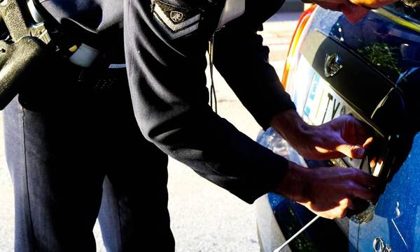 Μεσσηνία: Του είχαν πάρει τις πινακίδες και τοποθέτησε άλλου αυτοκινήτου για να κυκλοφορεί