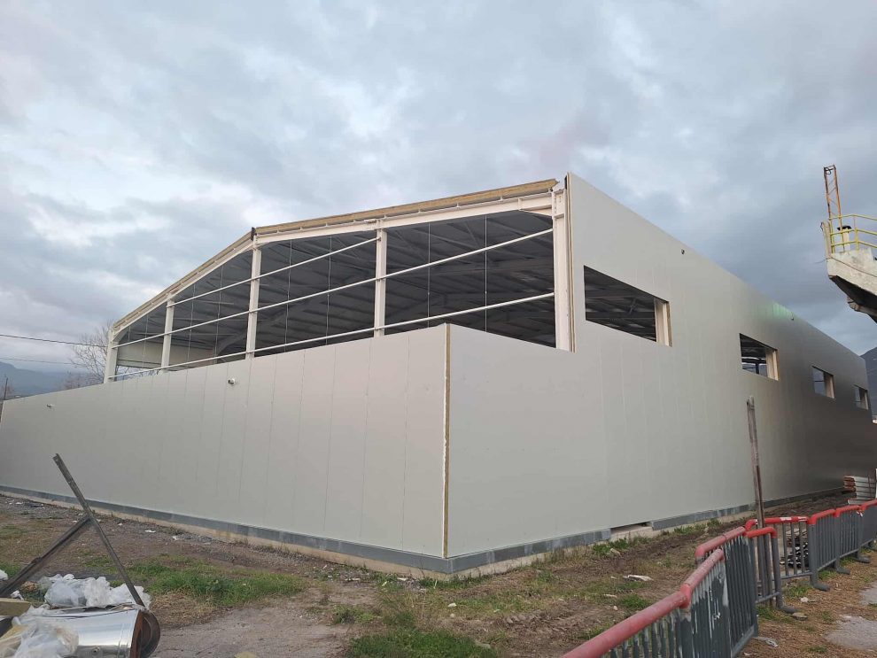 Ολοκληρώνεται η τοποθέτηση των πάνελ στο νέο Κλειστό Προπονητήριο