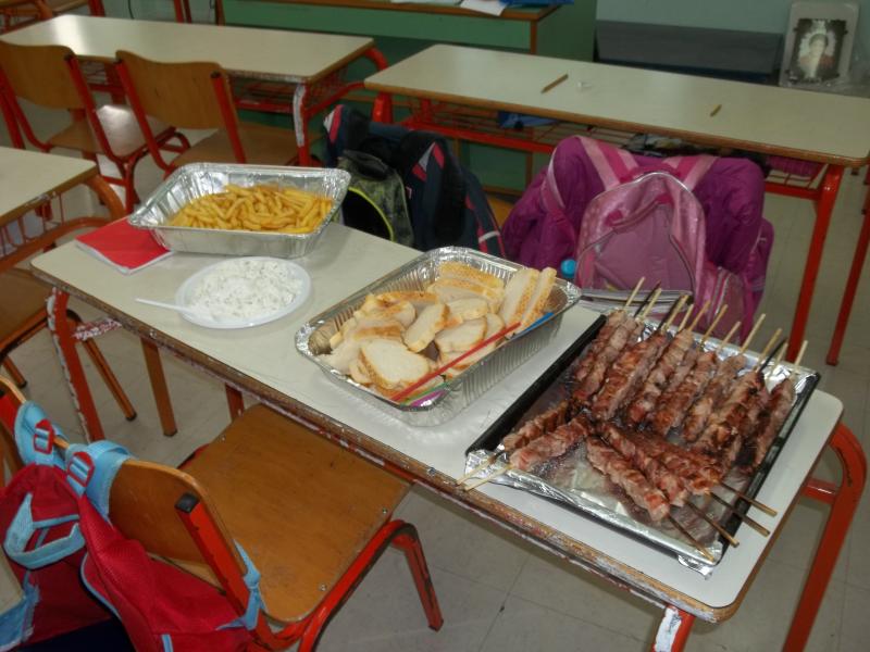 Τσικνοπέμπτη: Τι ισχύει τελικά για τα σχολεία;