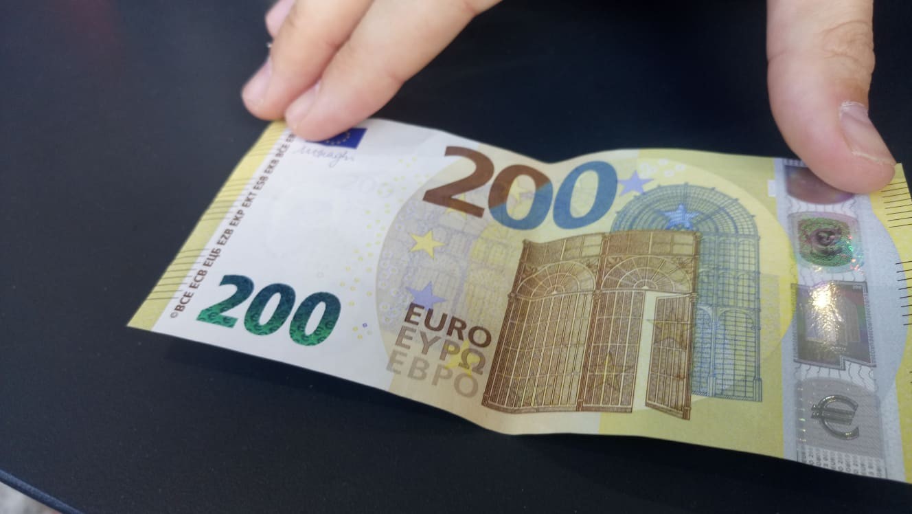 Πήγε στην τράπεζα να «χαλάσει» πλαστό χαρτονόμισμα και συνελήφθη