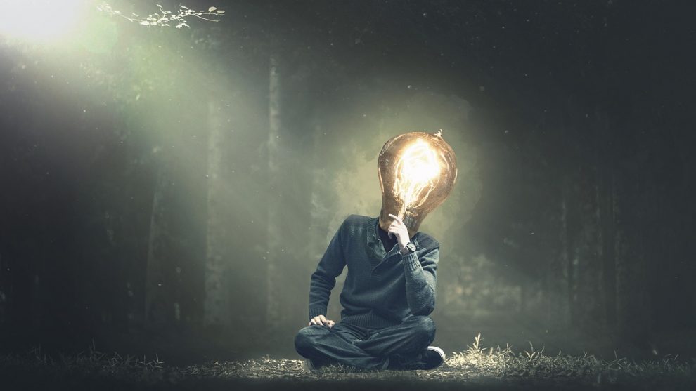 «Το πρόβλημα με τους περισσότερους ανθρώπους είναι ότι σκέφτονται περισσότερο με τις ελπίδες, τους φόβους και τις επιθυμίες τους παρά με το μυαλό τους»