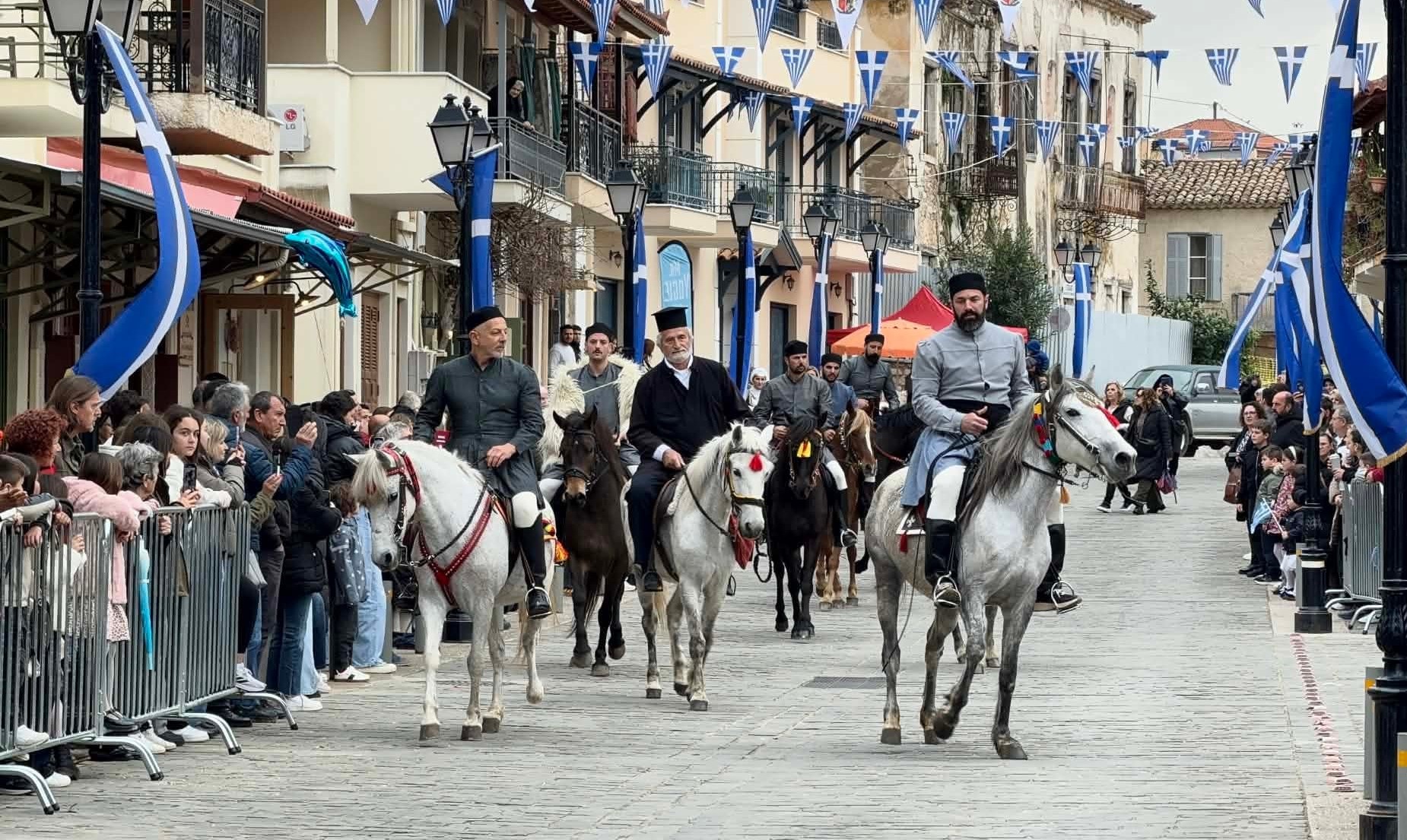 Παρουσιάστηκε «αναβιωτικό δρώμενο της Απελευθέρωσης της Αρκαδιάς» στην Άνω Πόλη Κυπαρισσίας