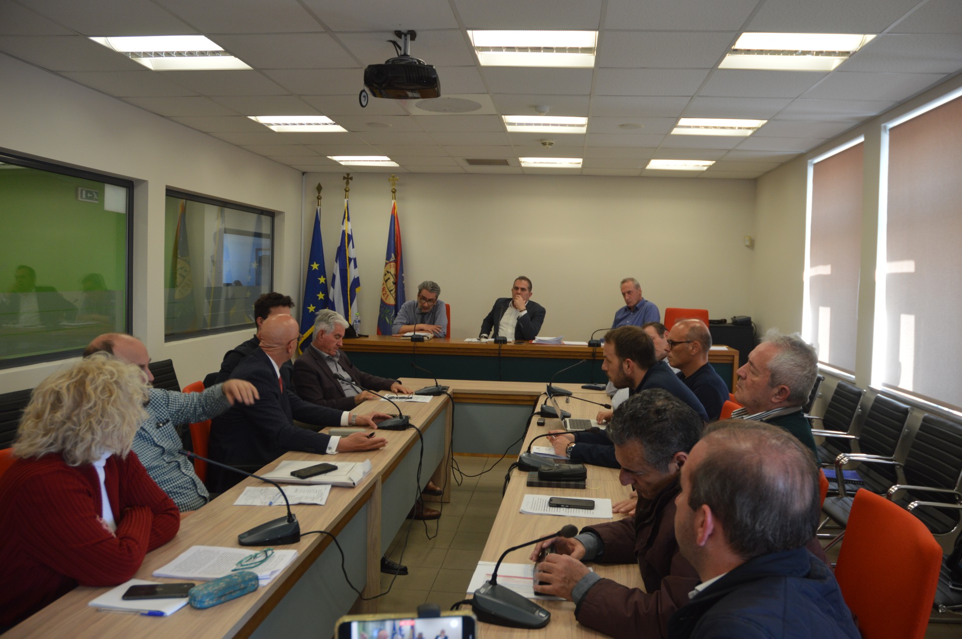 Δημοτική Επιτροπή Καλαμάτας: Ένταση και τελικά αναβολή για τους 31 που επέστρεψαν στη δουλειά με προσωρινή διάταξη