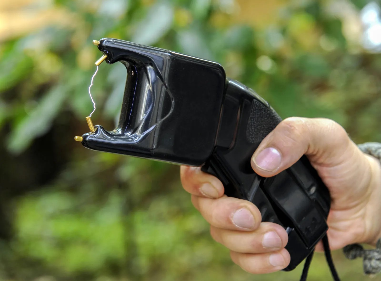 Καλαμάτα: Κυκλοφορούσε με taser και σπρέι πιπεριού