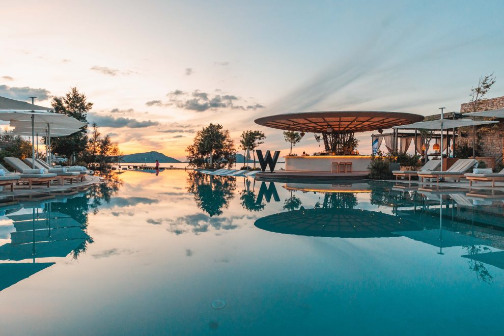 W Costa Navarino: Επιστρέφει στις 2 Απριλίου με ηχηρές συνέργειες και δυναμικό πρόγραμμα εμπειριών