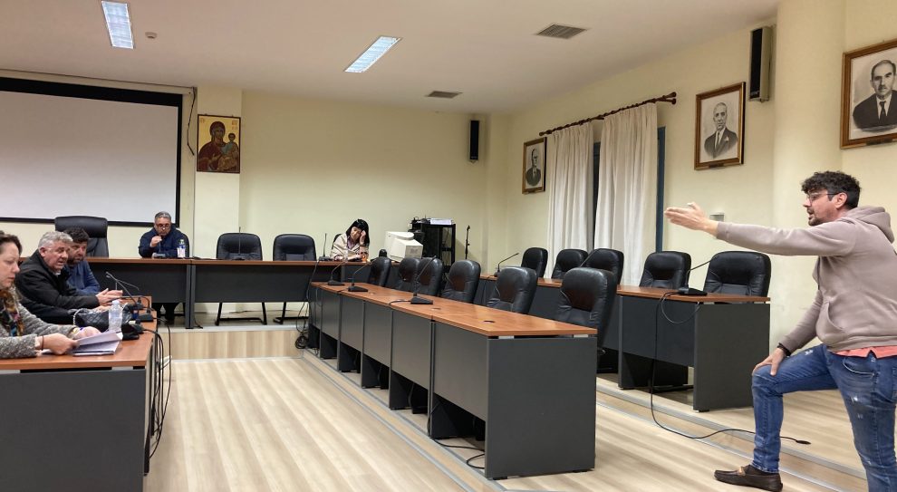 Χαλαζόνι: «Άστραψε & βρόντηξε» ο πρόεδρος  για την αγροτική οδοποιία