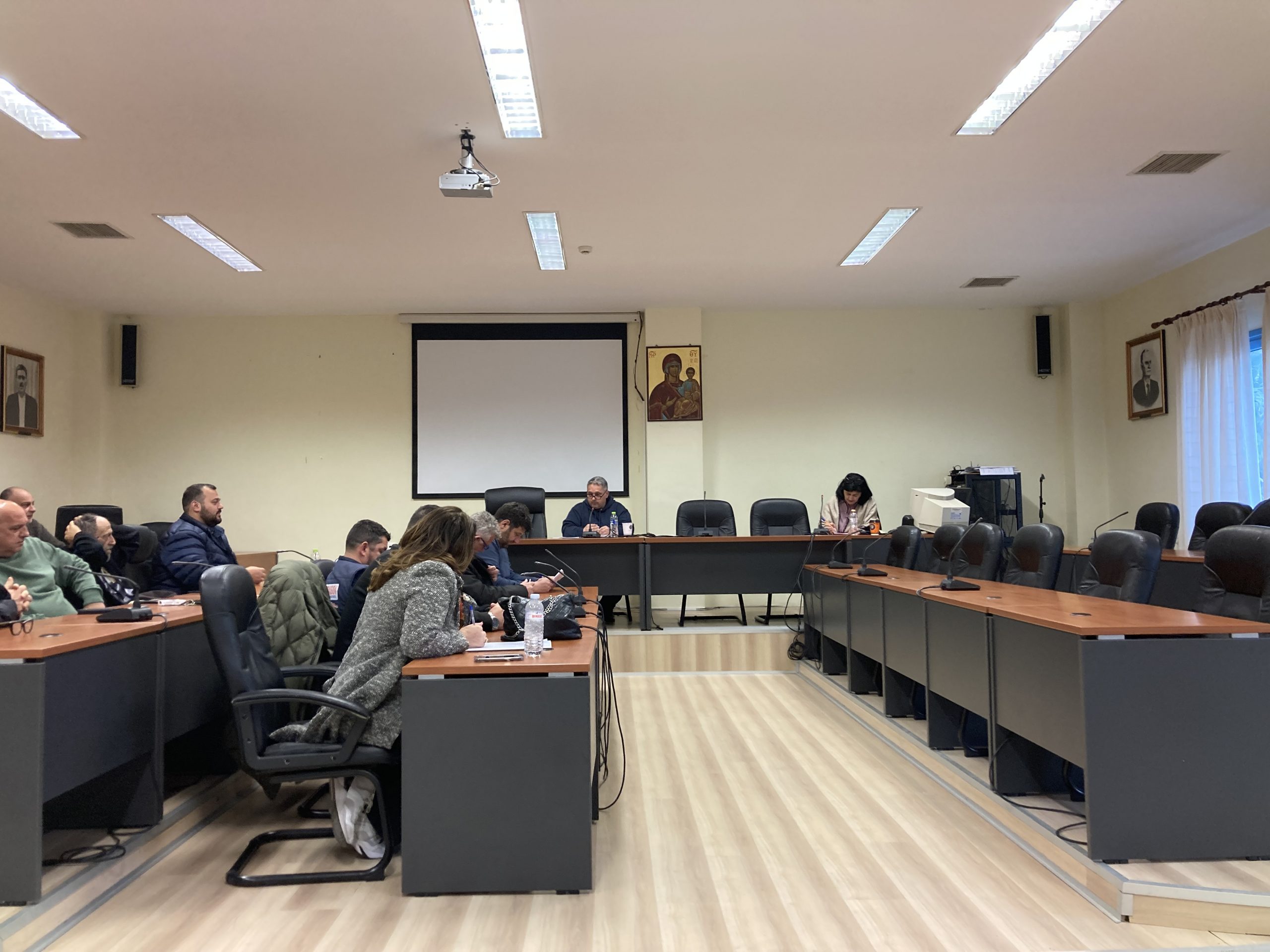 Δημοτικό Συμβούλιο Τριφυλίας: Δώδεκα λεπτά για έντεκα θέματα