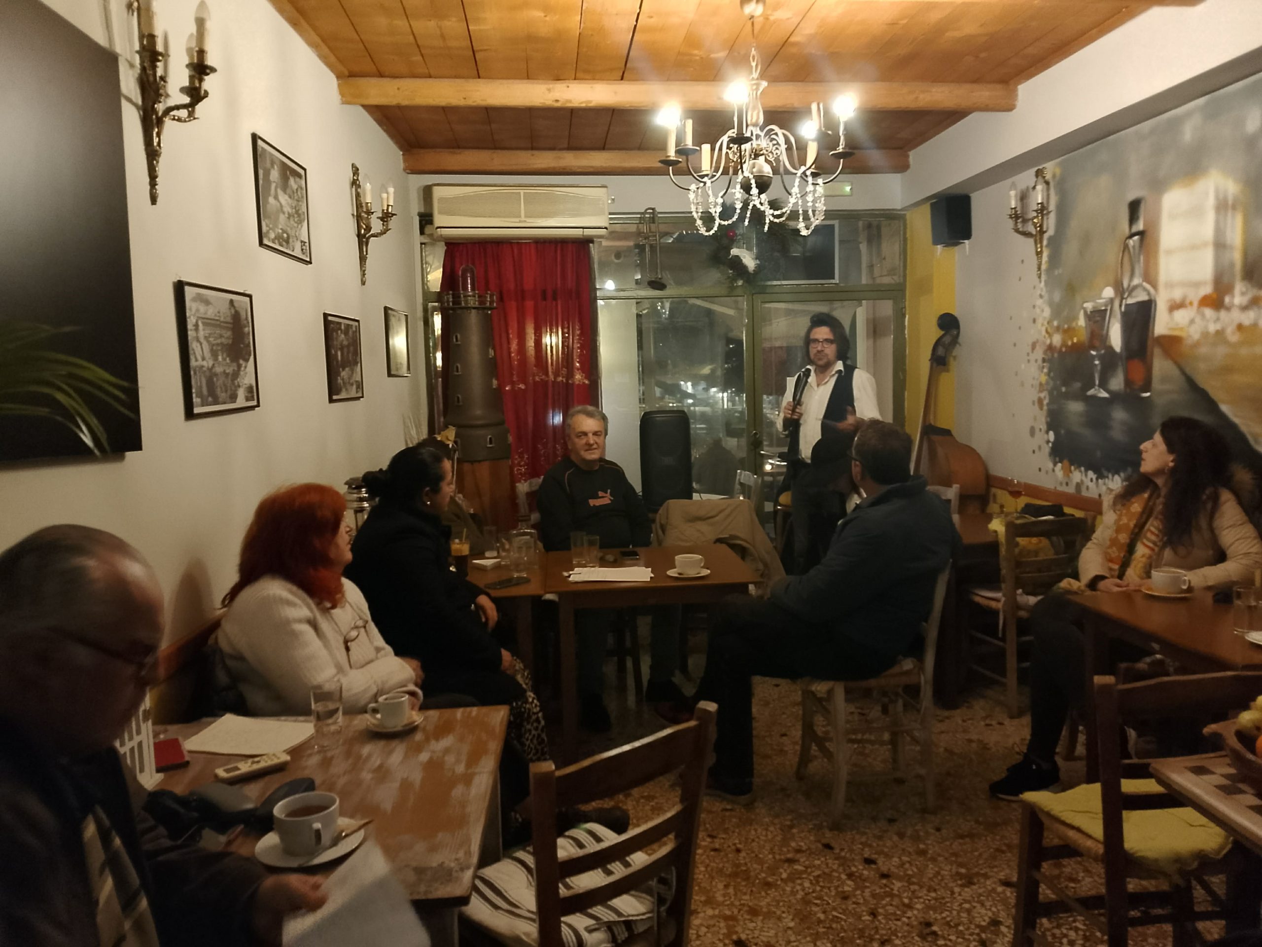 Βιώνοντας λίγη μαγεία στην ποιητική βραδιά ανοιχτής ανάγνωσης…