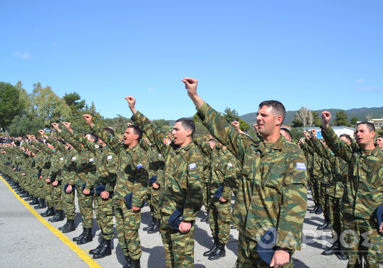 Στρατόπεδο Καλαμάτας: Μεγαλειώδης ορκωμοσία με 879 οπλίτες