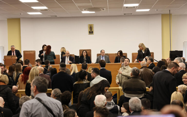 Διεκόπη για την 1η Απριλίου η δίκη για τα Τέμπη – Οργή συγγενών και δικηγόρων