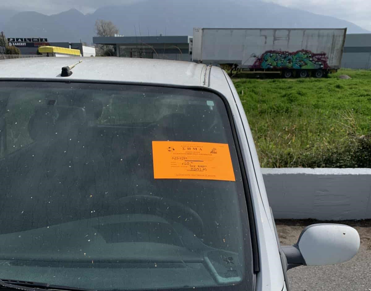 Συνεχίζεται η απομάκρυνση εγκαταλελειμμένων αυτοκινήτων στην Καλαμάτα