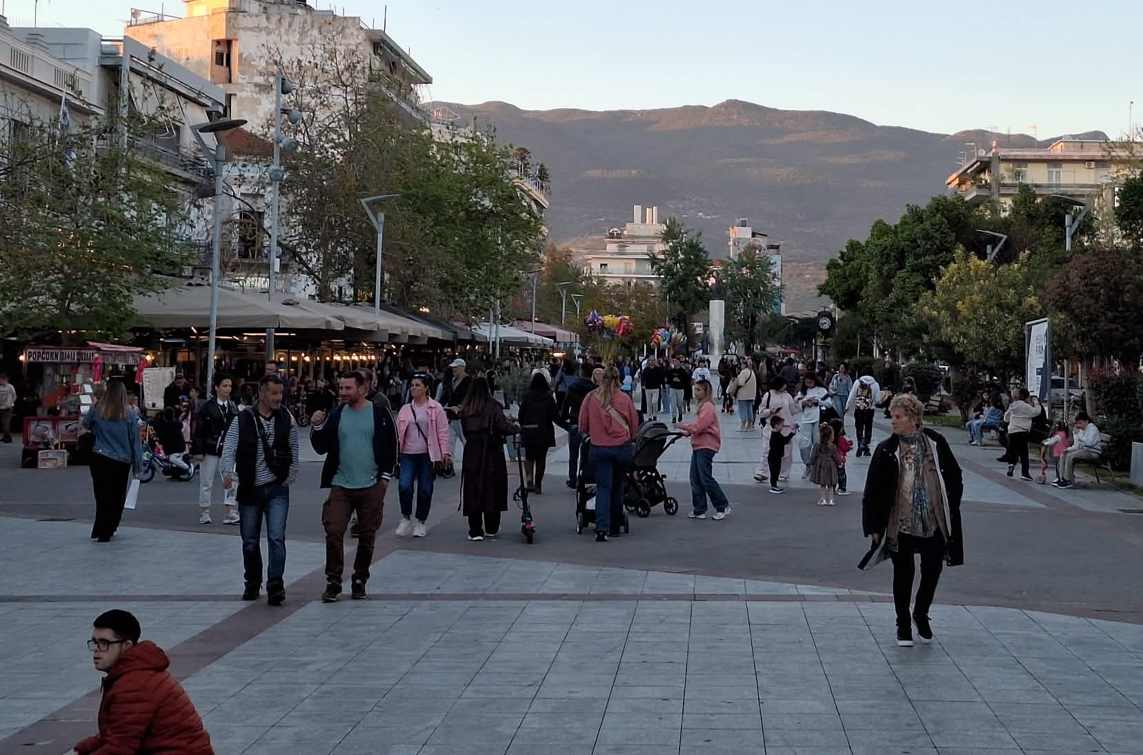 Γέμισε η Καλαμάτα για το Πάσχα