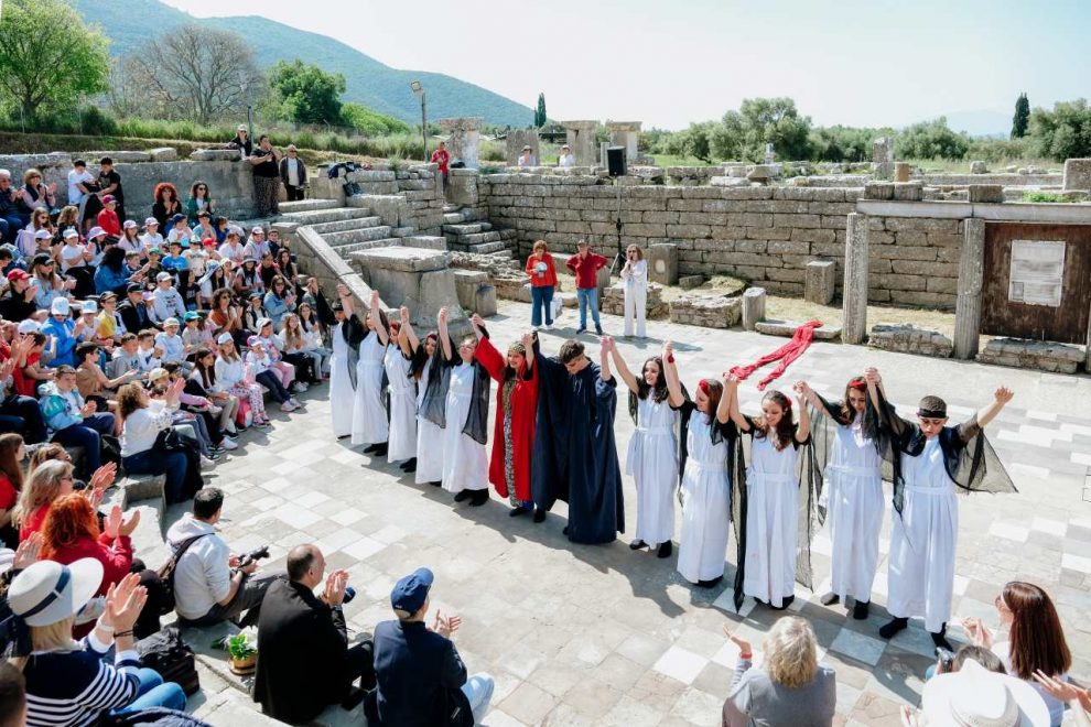 Διεθνές Νεανικό Φεστιβάλ Αρχαίου Δράματος: Χειροκρότημα για «Πέρσες» του Αισχύλου από το 1ο Γενικό Λύκειο Μεσσήνης