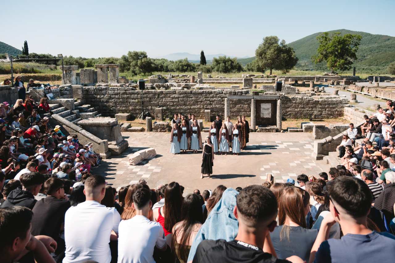 13ο Διεθνές Νεανικό Φεστιβάλ Αρχαίου Δράματος: «Ελένη» του Ευριπίδη χθες, συνέχεια σήμερα με «Αντιγόνη» και «Πέρσες»