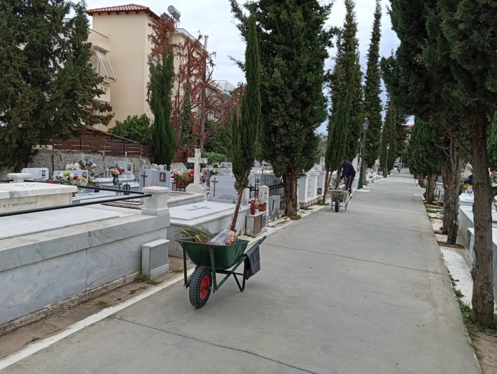 Εργασίες ευπρεπισμού εν όψει Πάσχα  στο νεκροταφείο Καλαμάτας που ξέμεινε από εργάτες