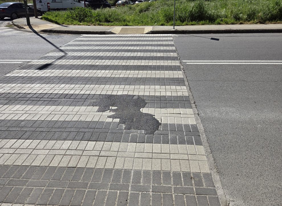 «Ράβε-ξήλωνε» κυβόλιθους  σε βάρος των πολιτών!