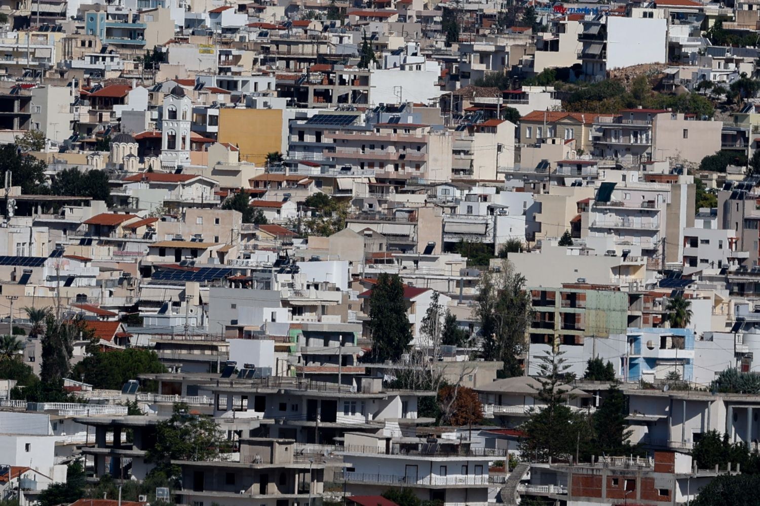 Κοινωνική κατοικία, ζεστό σπίτι, προσιτό ηλεκτρικό ΙΧ: Τι φέρνει το Κοινωνικό Κλιματικό Ταμείο που διαδέχεται το Ταμείο Ανάκαμψης