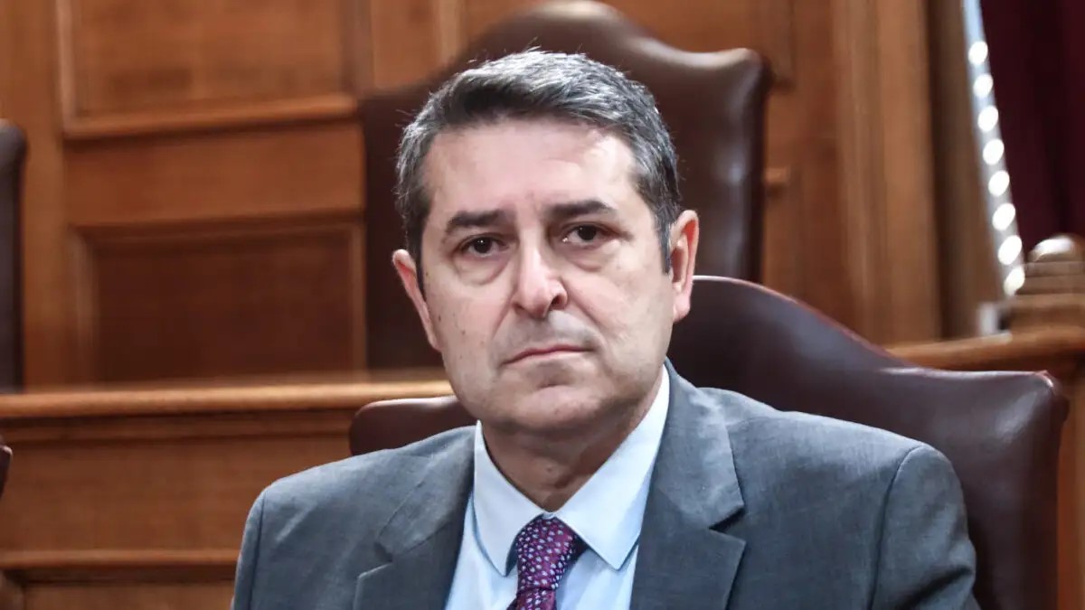 Γιώργος Μυλωνάκης: Στη ΜΕΘ διασωληνωμένος με ανεύρυσμα εγκεφάλου