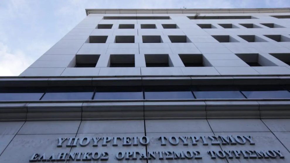 Νεκρή υπάλληλος του υπουργείου Τουρισμού που έπεσε στο κενό