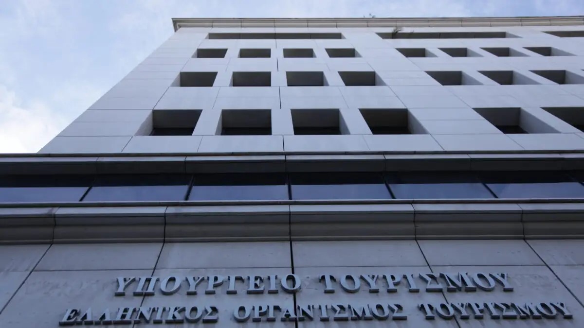 Νεκρή υπάλληλος του υπουργείου Τουρισμού που έπεσε στο κενό