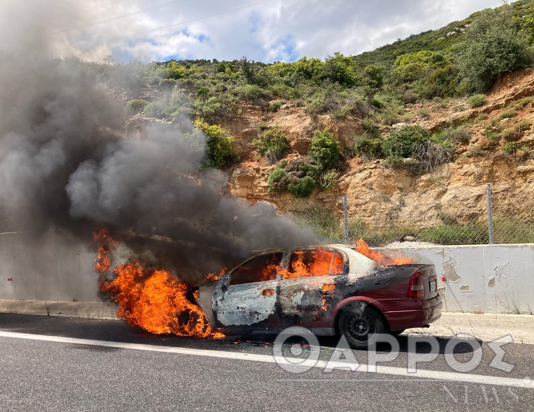 Φωτιά σε όχημα στον αυτοκινητόδρομο Κόρινθος – Καλαμάτα
